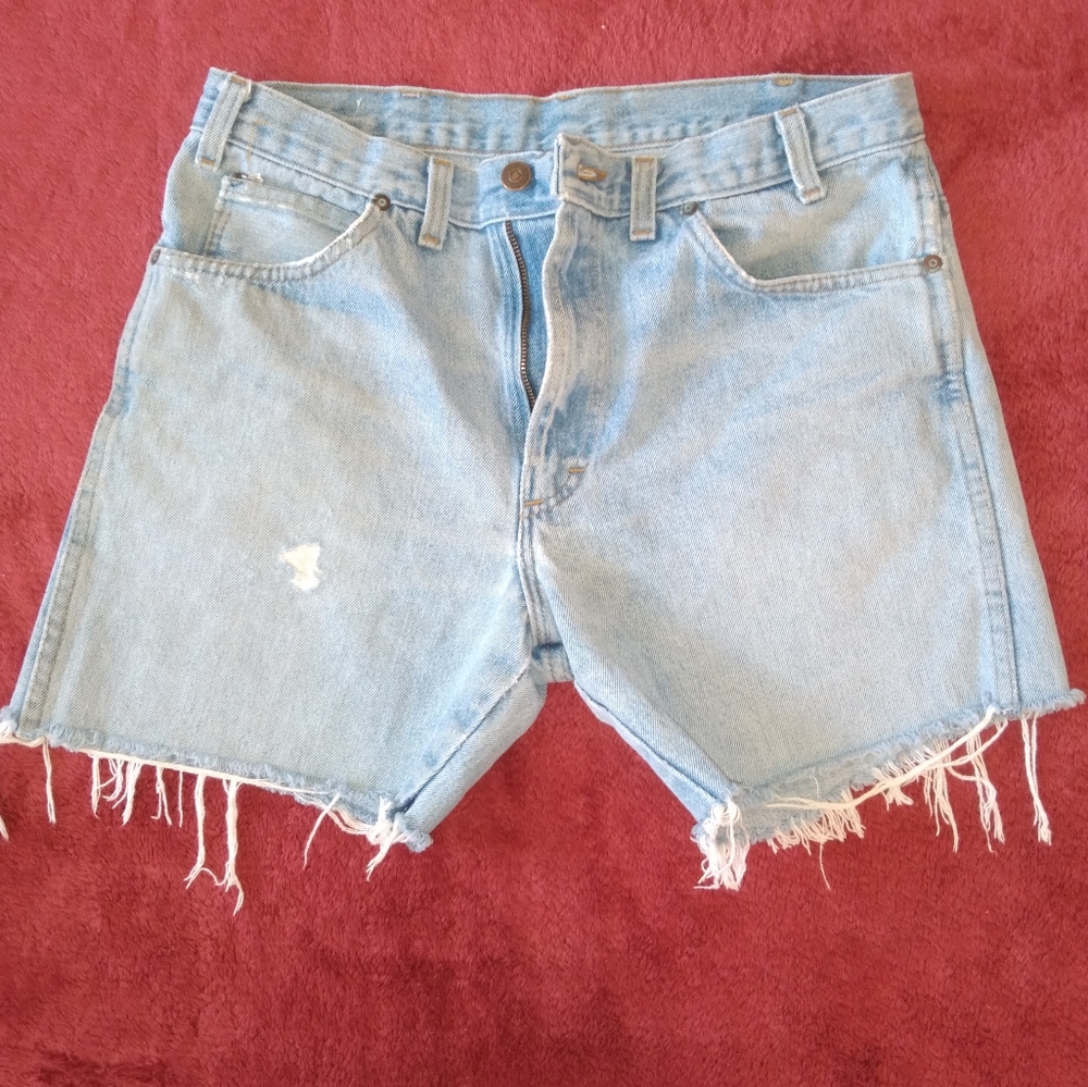 Men’s 32” Waist Authentic Vintage Denim Cut Off Distressed Shorts Light Wash